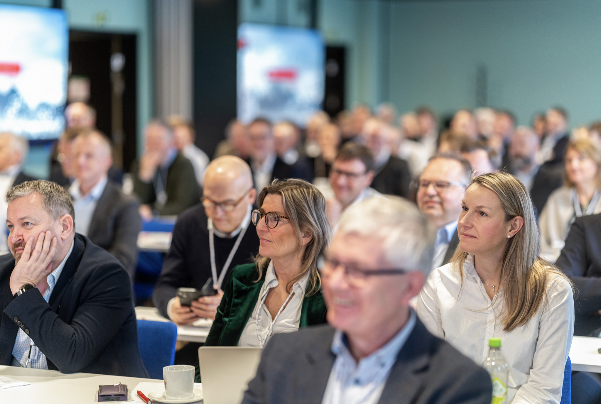 Publikum på konferanse.